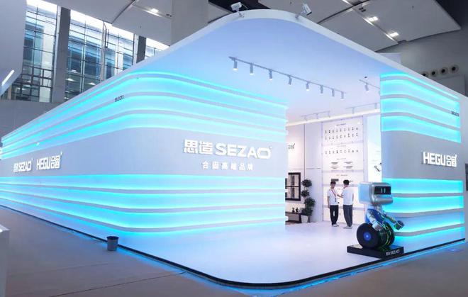 网易家居主编设计师于艳探展思造展厅：解码高端五金如何重塑家居美学新范式(图1)