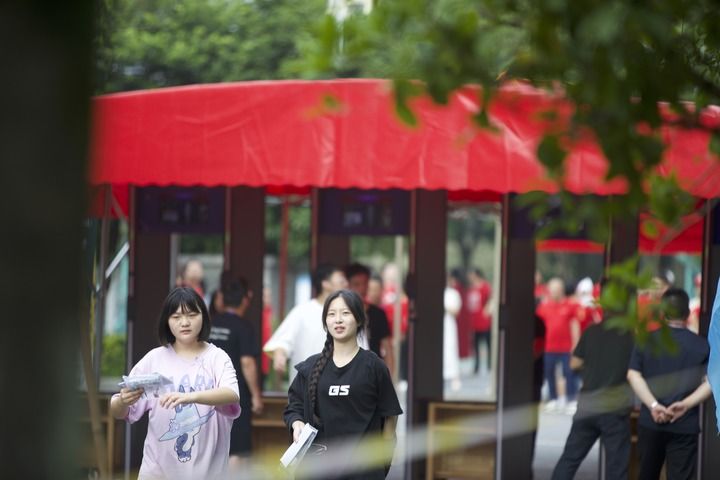 青春赴考场 执笔向未来——2025年高考首日见闻(图3)