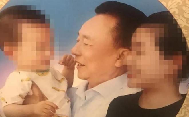 包养10位情妇睡觉翻牌生下11个私生子75岁还在拼命生娃！(图1)