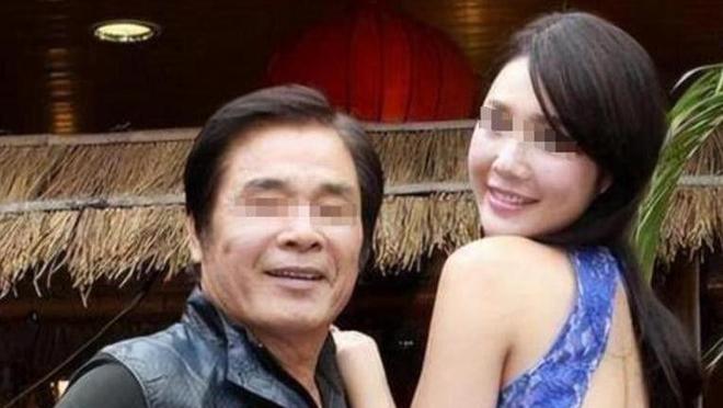 包养10位情妇睡觉翻牌生下11个私生子75岁还在拼命生娃！(图3)