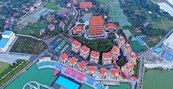 包养10位情妇睡觉翻牌生下11个私生子75岁还在拼命生娃！(图4)