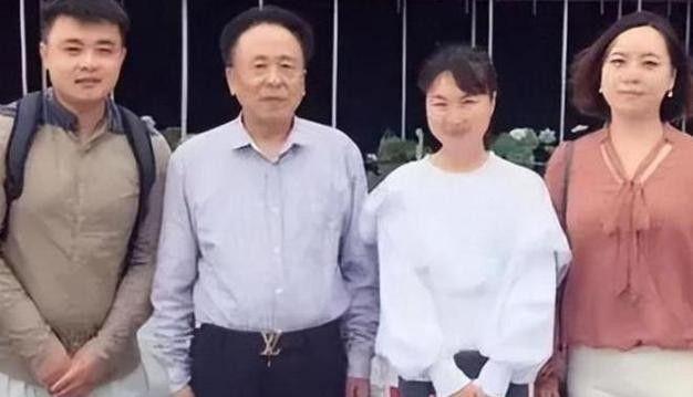 包养10位情妇睡觉翻牌生下11个私生子75岁还在拼命生娃！(图5)