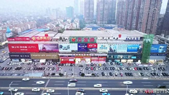 梧桐树门窗的风景窗口：家居与自然的诗意连接(图1)