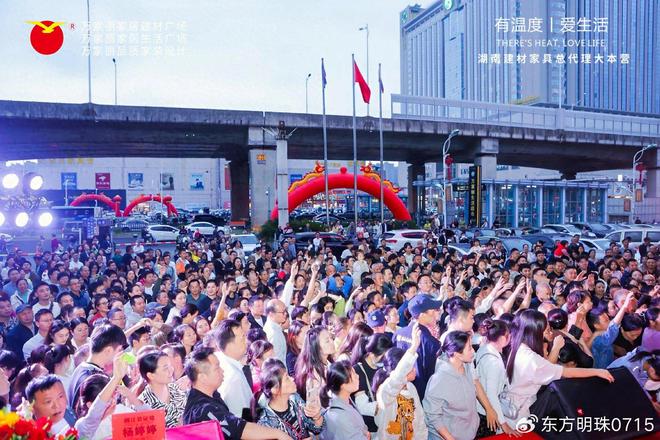 梧桐树门窗的风景窗口：家居与自然的诗意连接(图3)