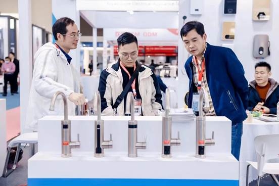 2025中国厨房水槽龙头行业：从“功能器件”到“智能中枢”