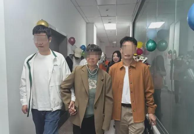 他4岁被拐36年后成千万总裁与哥哥相认回乡认亲了!(图4)