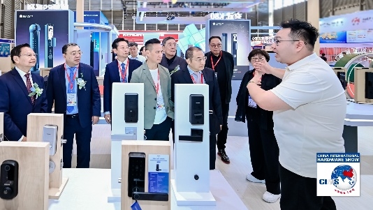 德施曼闪耀2025中国国际五金展斩获AI智能锁领域多项大奖(图8)