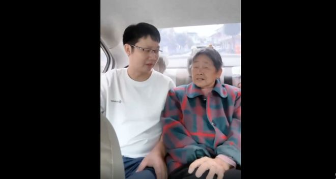 男子弟弟4岁村头被拐36年后终相认弟弟通过创业成为千万总裁2人今日回乡认亲(图1)