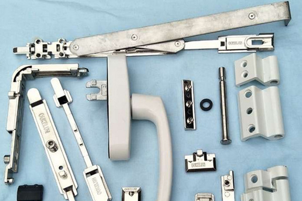 金牌家居套路深：销售随意报价称客户“预算太低去买简易衣柜”