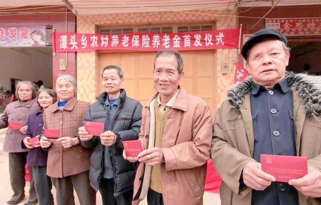 两会刚开始代表就提出3个建议婚嫁养老教育全与老百姓相关(图8)